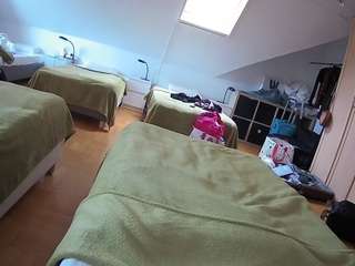 voyeurcam-julmodels-bed-1 webcam