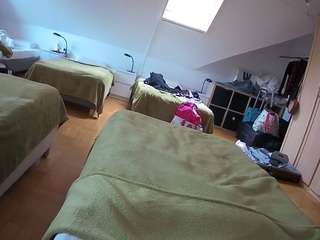 voyeurcam-julmodels-bed-1 webcam