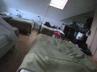 voyeurcam-julmodels-bed-1 webcam