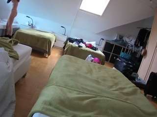 voyeurcam-julmodels-bed-1