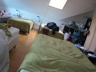 voyeurcam-julmodels-bed-1