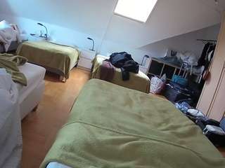 voyeurcam-julmodels-bed-1