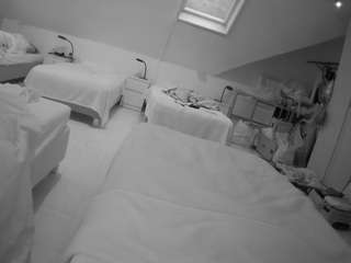 voyeurcam-julmodels-bed-1