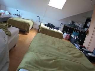 voyeurcam-julmodels-bed-1