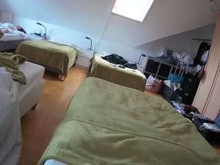 voyeurcam-julmodels-bed-1