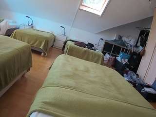 voyeurcam-julmodels-bed-1 webcam