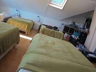 voyeurcam-julmodels-bed-1