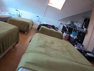 voyeurcam-julmodels-bed-1