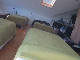 voyeurcam-julmodels-bed-1