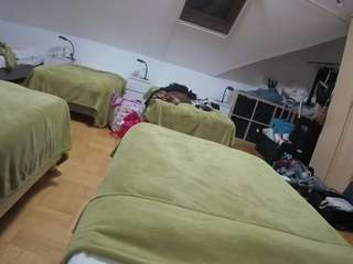 voyeurcam-julmodels-bed-1