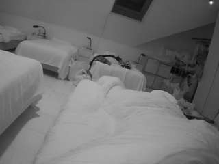 voyeurcam-julmodels-bed-1's CamSoda show and profile