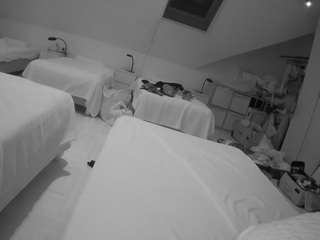 voyeurcam-julmodels-bed-1 webcam