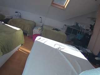 voyeurcam-julmodels-bed-1 webcam