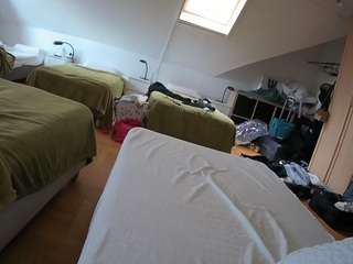 voyeurcam-julmodels-bed-1 webcam
