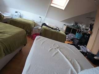 voyeurcam-julmodels-bed-1