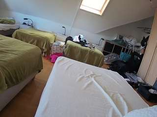 voyeurcam-julmodels-bed-1 webcam