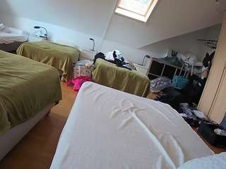 voyeurcam-julmodels-bed-1