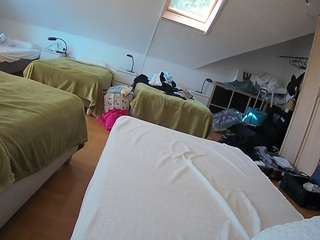 voyeurcam-julmodels-bed-1 webcam