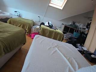 voyeurcam-julmodels-bed-1 webcam