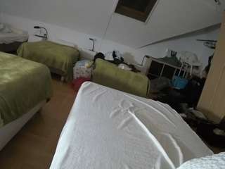 voyeurcam-julmodels-bed-1