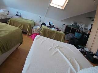 voyeurcam-julmodels-bed-1