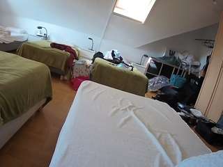 voyeurcam-julmodels-bed-1