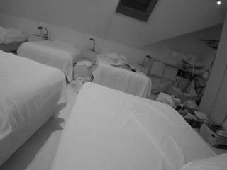 voyeurcam-julmodels-bed-1