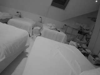 voyeurcam-julmodels-bed-1
