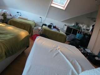 voyeurcam-julmodels-bed-1