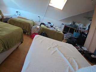 voyeurcam-julmodels-bed-1