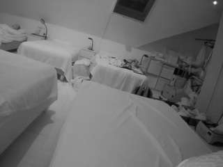 voyeurcam-julmodels-bed-1 webcam
