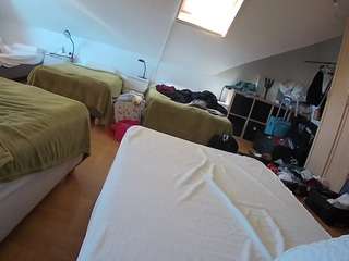 voyeurcam-julmodels-bed-1