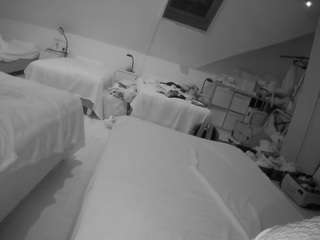 voyeurcam-julmodels-bed-1