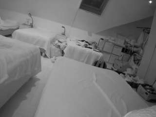 voyeurcam-julmodels-bed-1