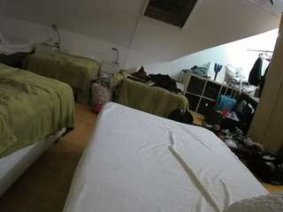 voyeurcam-julmodels-bed-1