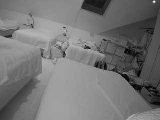 voyeurcam-julmodels-bed-1