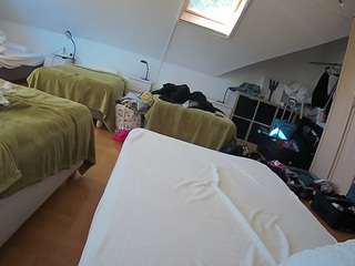 voyeurcam-julmodels-bed-1 webcam