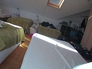 voyeurcam-julmodels-bed-1