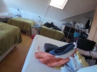 voyeurcam-julmodels-bed-1 webcam