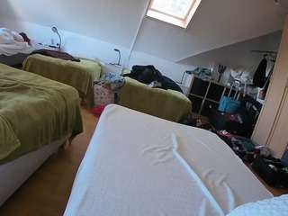 voyeurcam-julmodels-bed-1 webcam