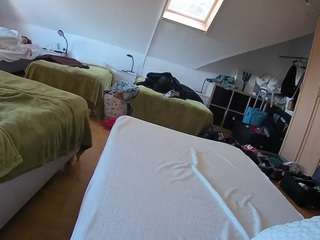 voyeurcam-julmodels-bed-1 webcam