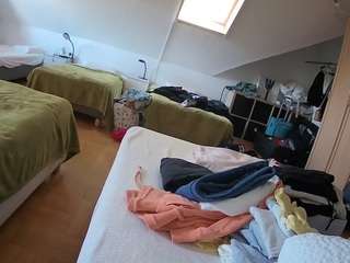 voyeurcam-julmodels-bed-1 webcam