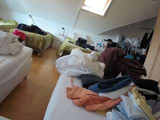 voyeurcam-julmodels-bed-1