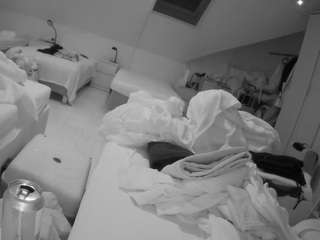 voyeurcam-julmodels-bed-1