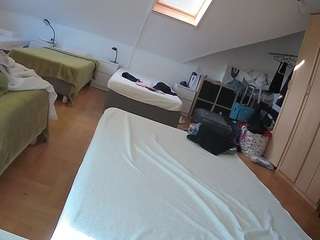 voyeurcam-julmodels-bed-1