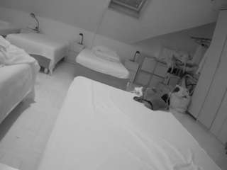 voyeurcam-julmodels-bed-1