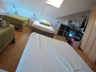 voyeurcam-julmodels-bed-1 webcam