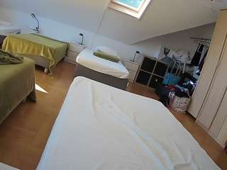 voyeurcam-julmodels-bed-1