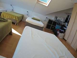 voyeurcam-julmodels-bed-1