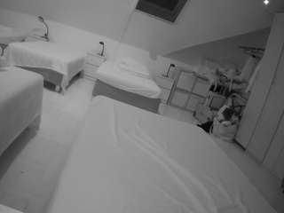 voyeurcam-julmodels-bed-1